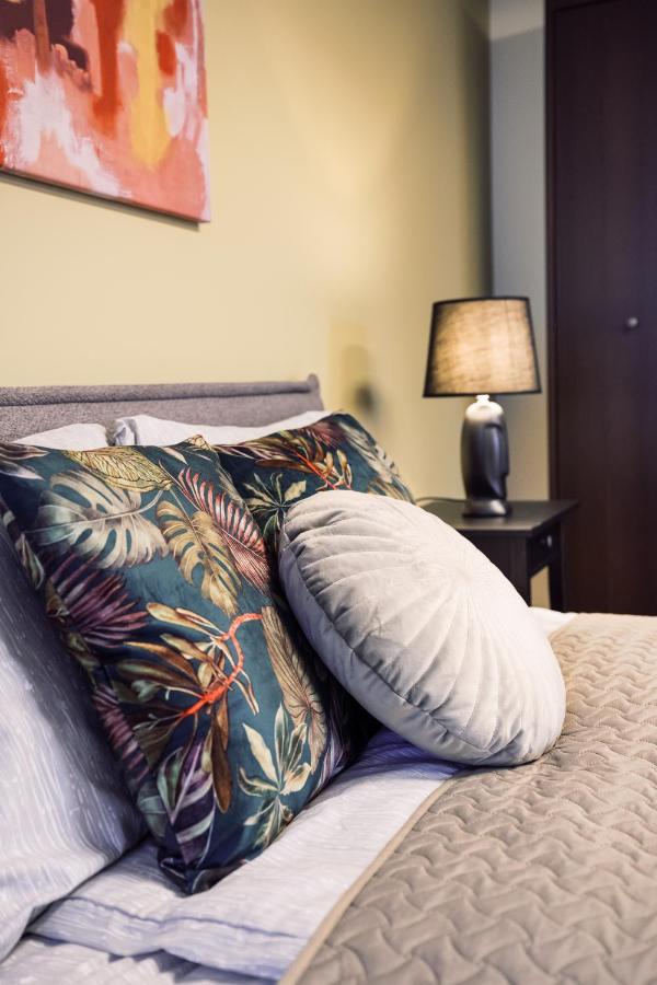 Rothko Apartment/8 Guests/4Bedrooms/Riga Old Town Экстерьер фото