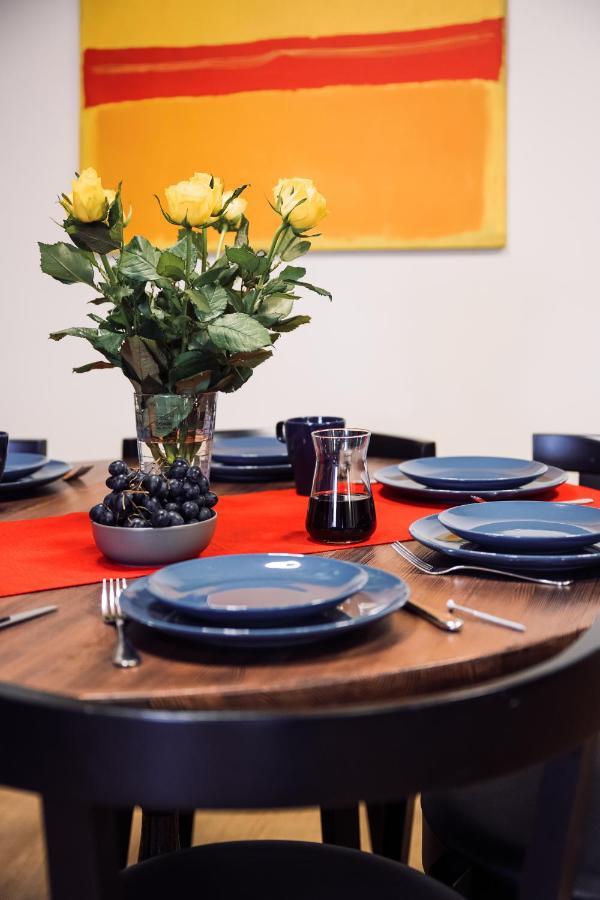 Rothko Apartment/8 Guests/4Bedrooms/Riga Old Town Экстерьер фото